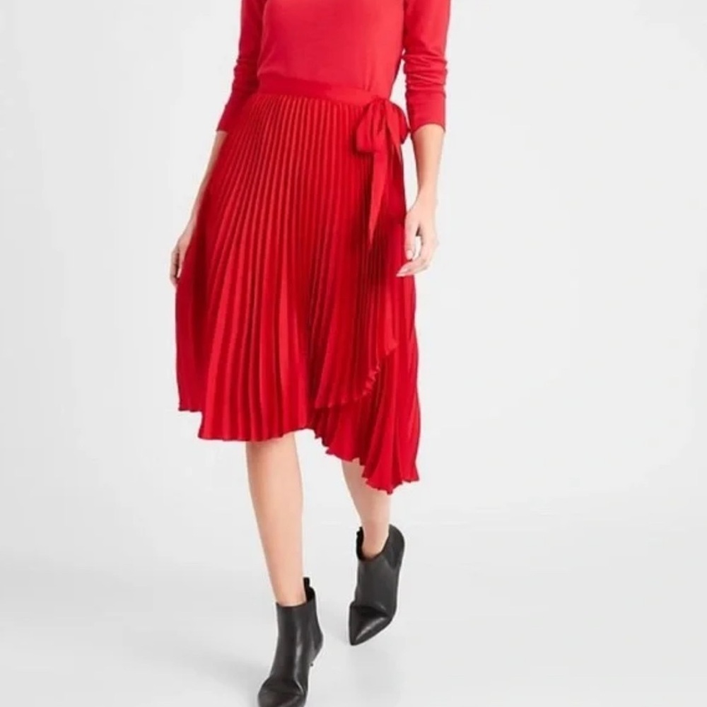 Banana Republic Pleated Red Skirt
